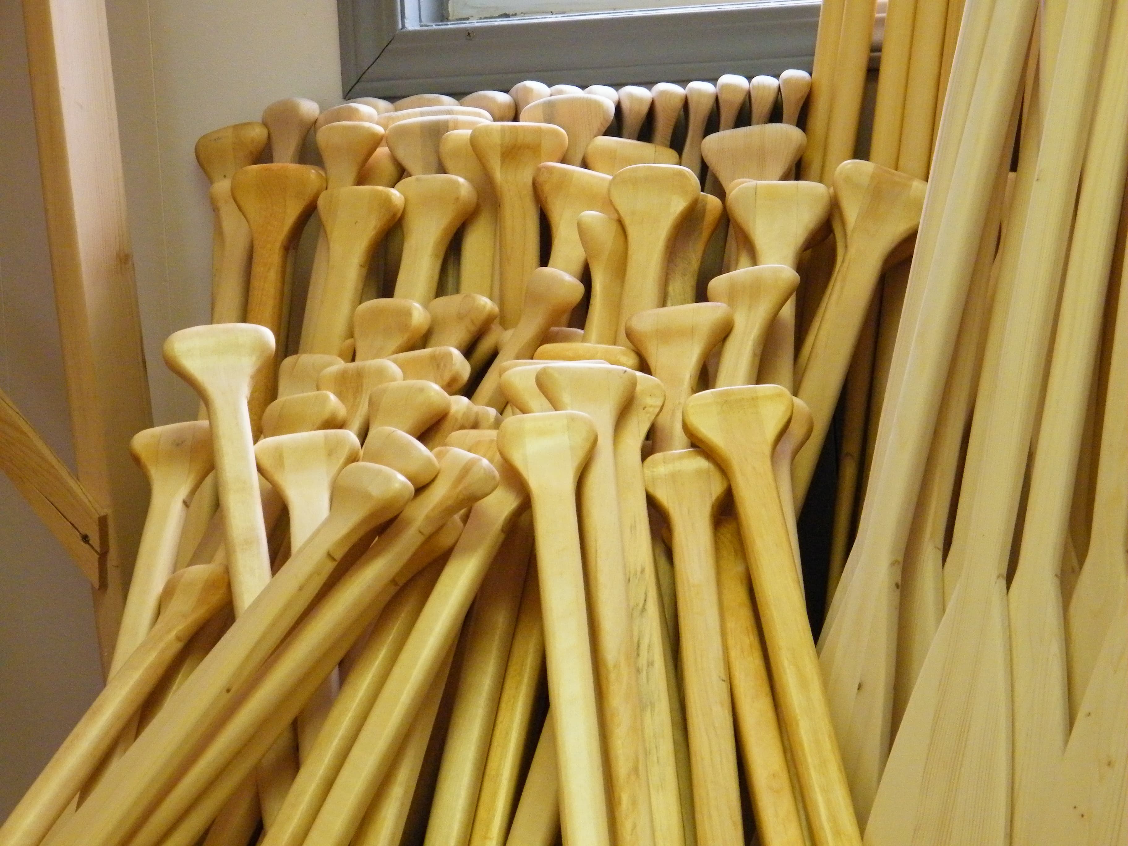 Paddle crafting in the workshop